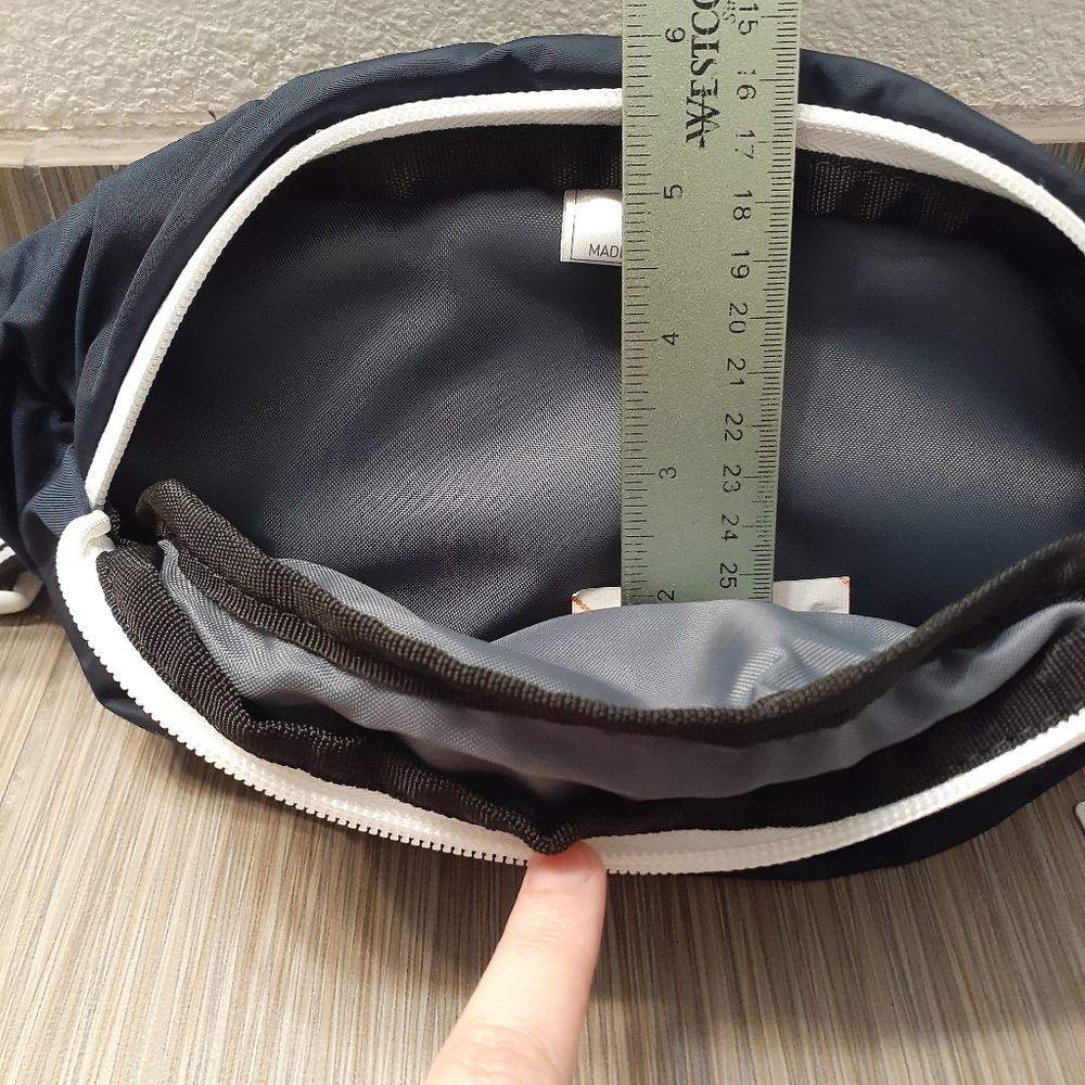 Adidas Core Waist Pack NWT - Picture 9 of 9